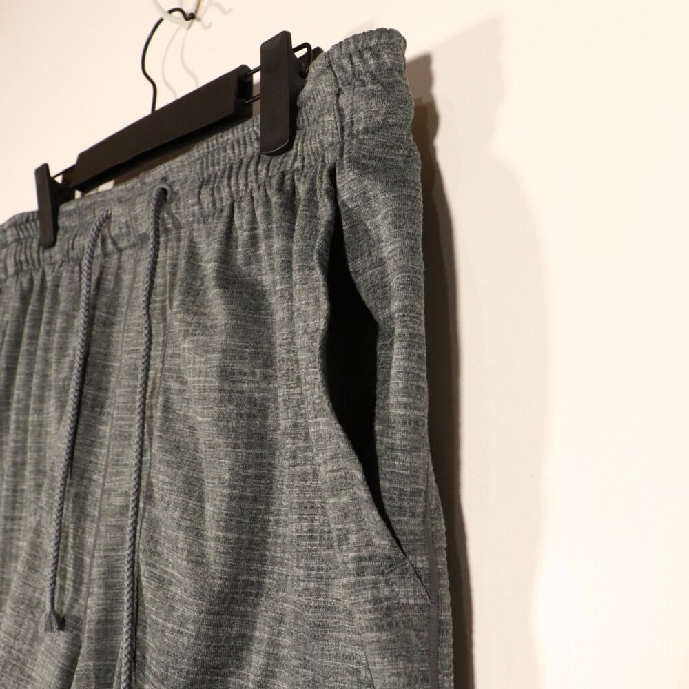 NWT Nike Men's Yoga Shorts in Gray Size Large - Picture 10 of 15